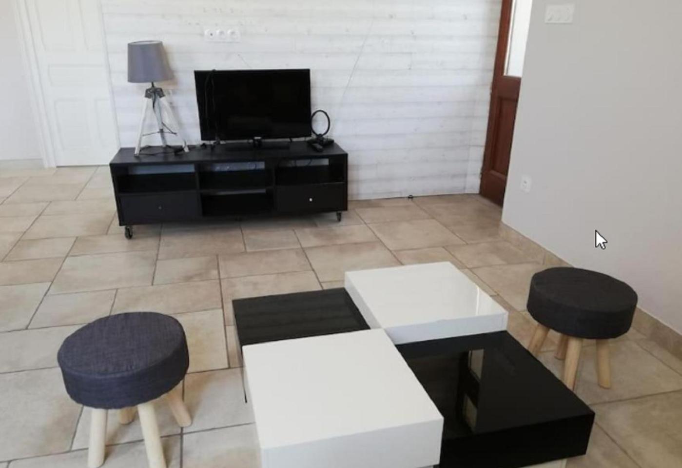 Maison De 100M2 Au Coeur D'Une Pension Equestre Les Sabots De Nina Marcollin المظهر الخارجي الصورة